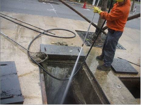 阿瓦提池底污泥如何清理